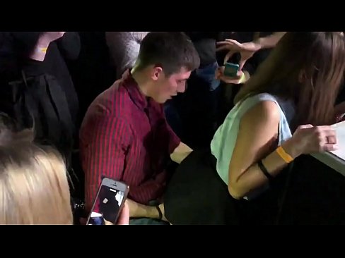 ❤️ Echte seks yn in Russyske nachtclub. 18-jierrich Russysk famke yn 'e anus en fagina neukt yn in nachtclub ❤ Harde porno by porno fy.basseyn-vsem.ru ❌